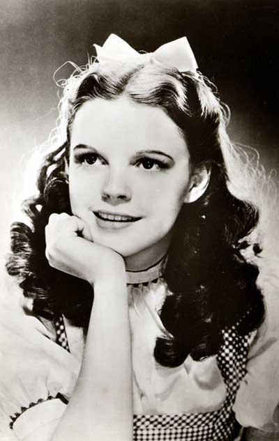 ＬＩＶＩＮＧ ＩＮ ＴＨＥ ＣＯＴＴＯＮＦＩＥＬＤ Judy Garland が 可愛い ！