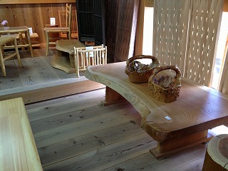 木つつ木館　家具